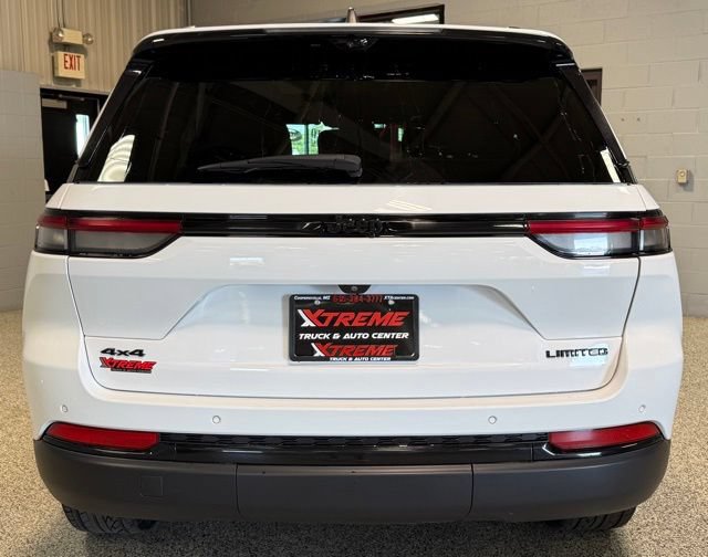Used 2024 Jeep Grand Cherokee Limited w/ Luxury Tech Group II AWD/4WD image 5