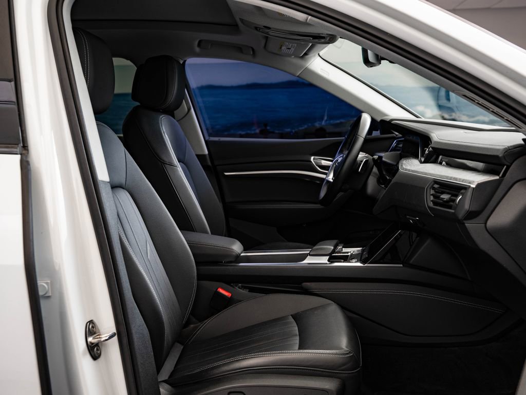 Used 2021 Audi e-tron Premium w/ Convenience Plus Package AWD/4WD image 25