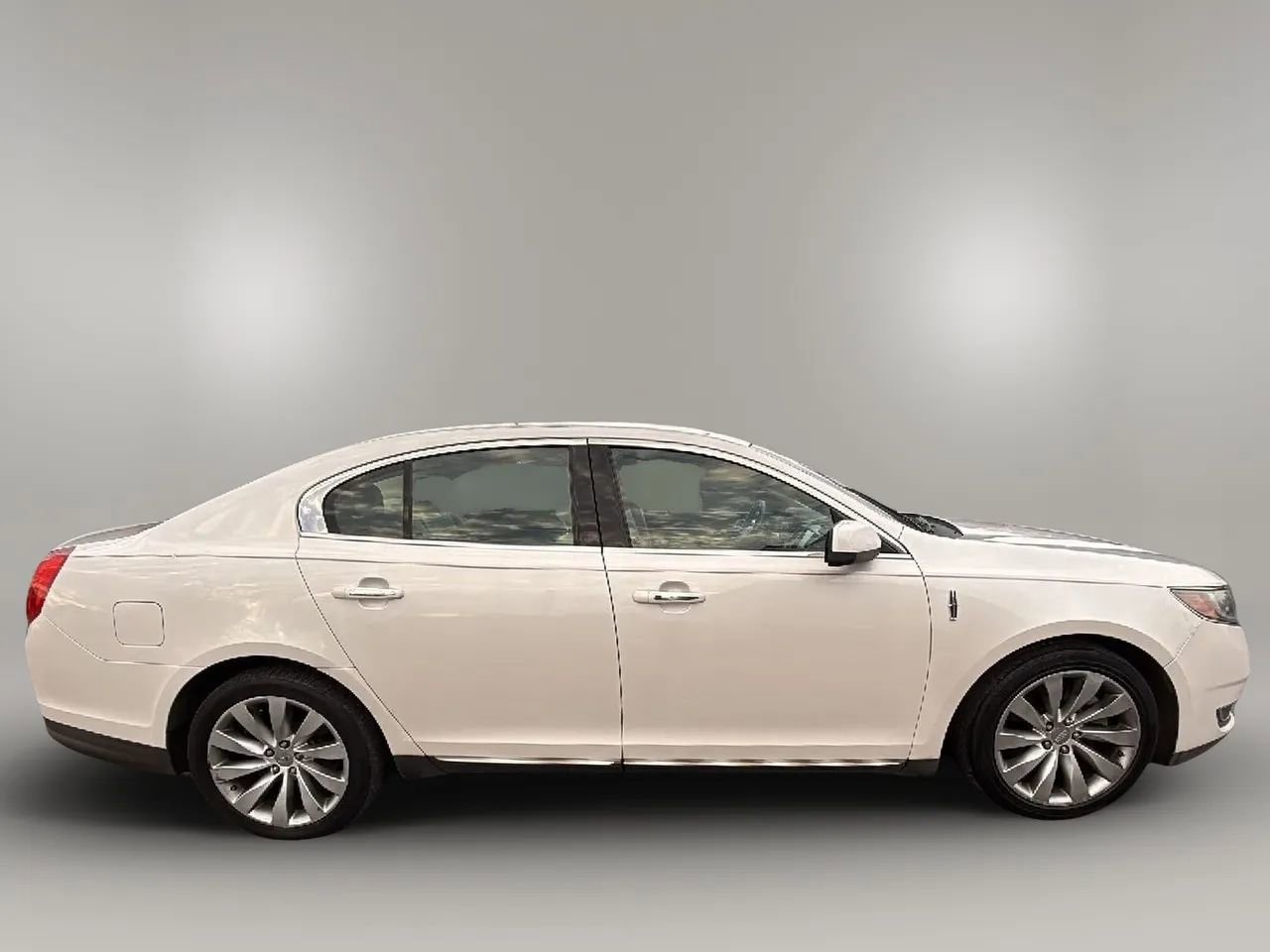 Used 2013 Lincoln MKS image 6