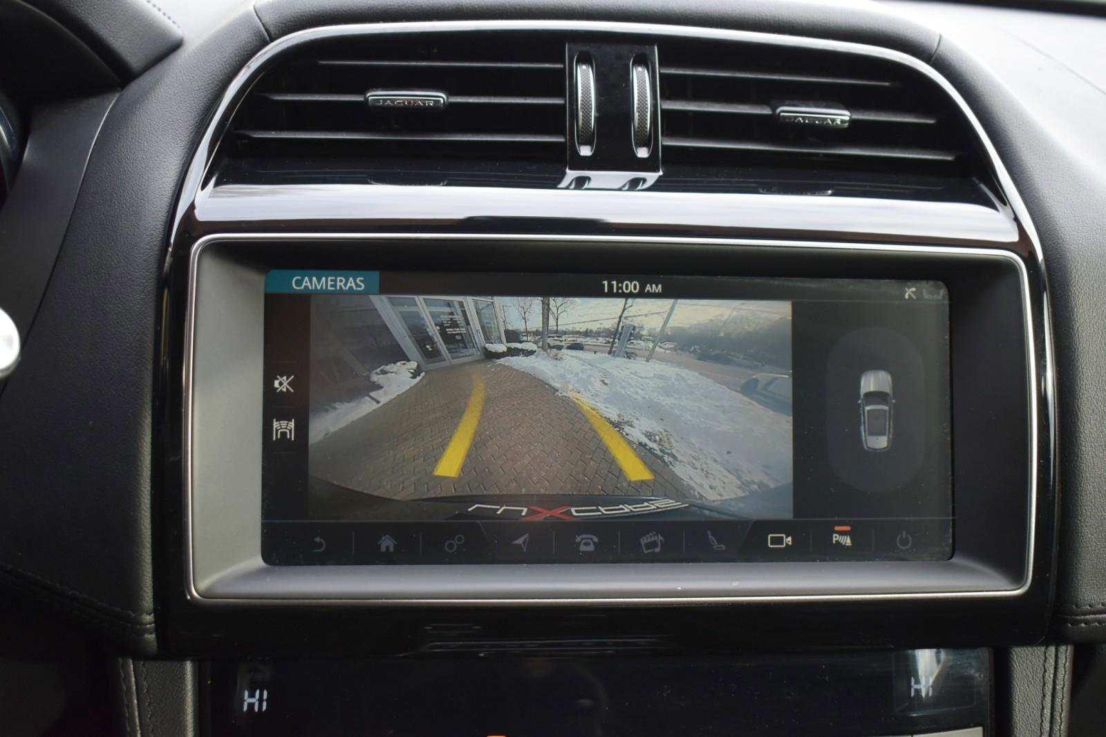 Used 2019 Jaguar F-PACE Prestige image 18