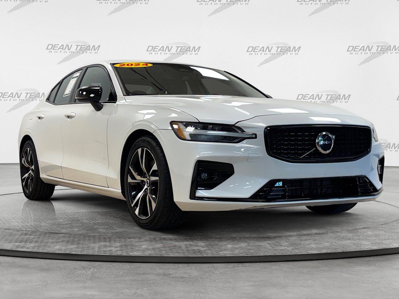 Used 2024 Volvo S60 B5 Core FWD image 3