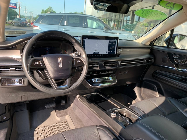 Certified 2023 Lincoln Corsair Reserve w/ Equipment Group 201A AWD/4WD image 18