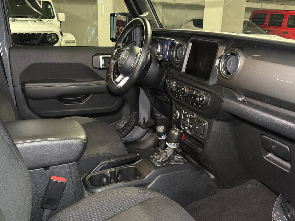Used 2023 Jeep Wrangler Unlimited Sahara w/ Safety Group AWD/4WD image 13