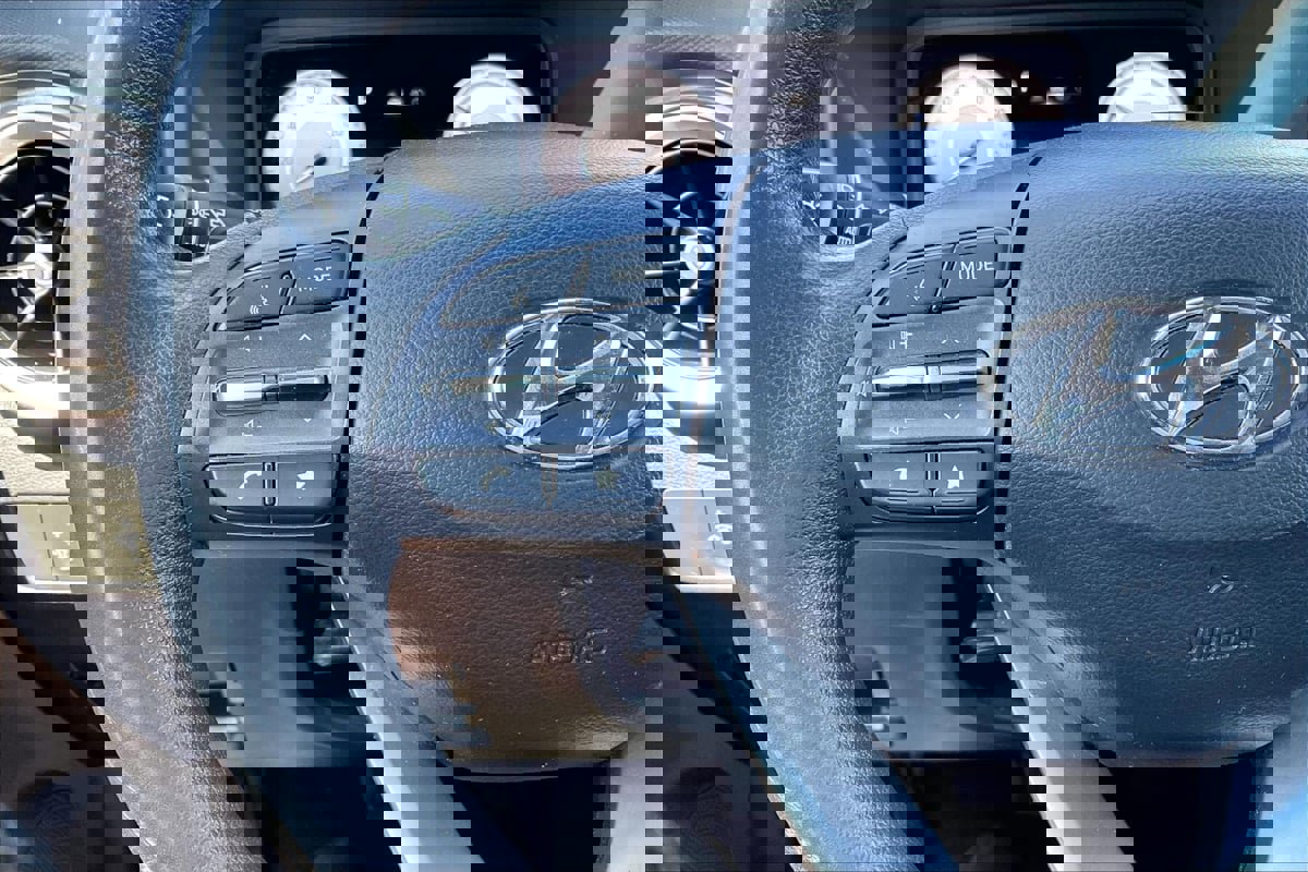 Used 2023 Hyundai Kona SE FWD image 18