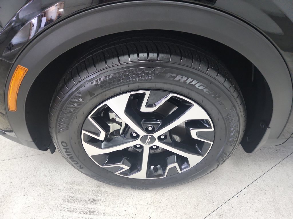 Used 2025 Kia Sportage EX FWD image 16