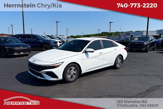 Used 2024 Hyundai Elantra SE FWD image 3