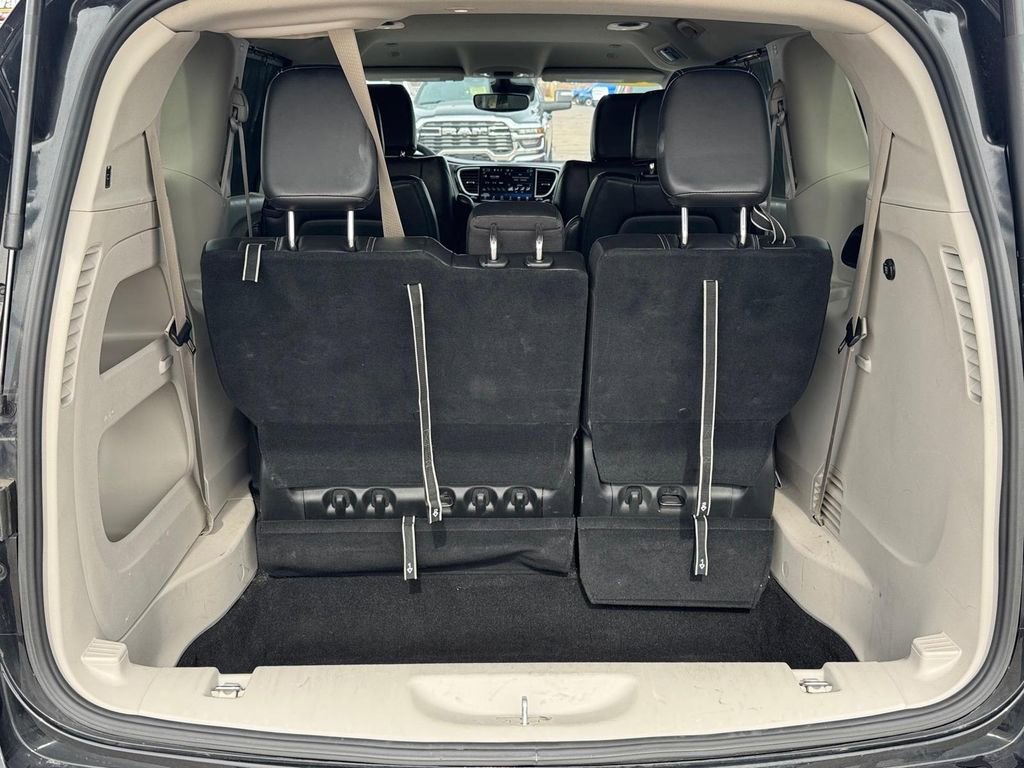 Used 2024 Chrysler Pacifica Touring-L image 5