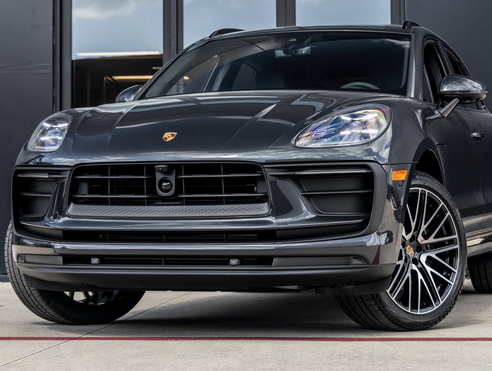 Used 2026 Porsche Macan image 7