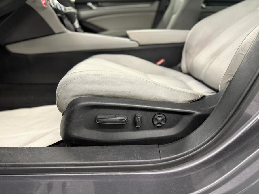Used 2020 Honda Accord EX image 31