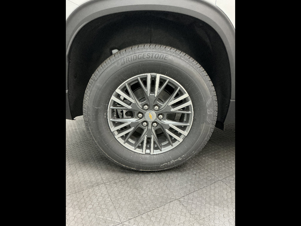 New 2026 Chevrolet Traverse LT w/ LPO, Floor Liner Package FWD image 39