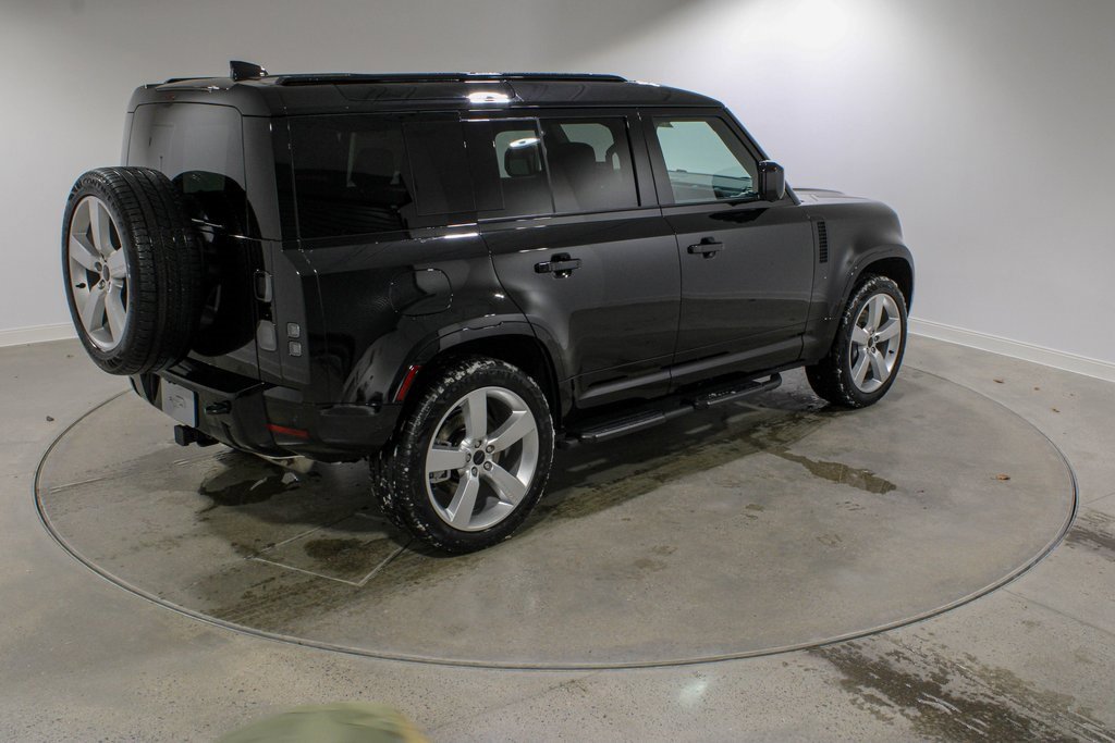 New 2026 Land Rover Defender 110 X-Dynamic SE image 5