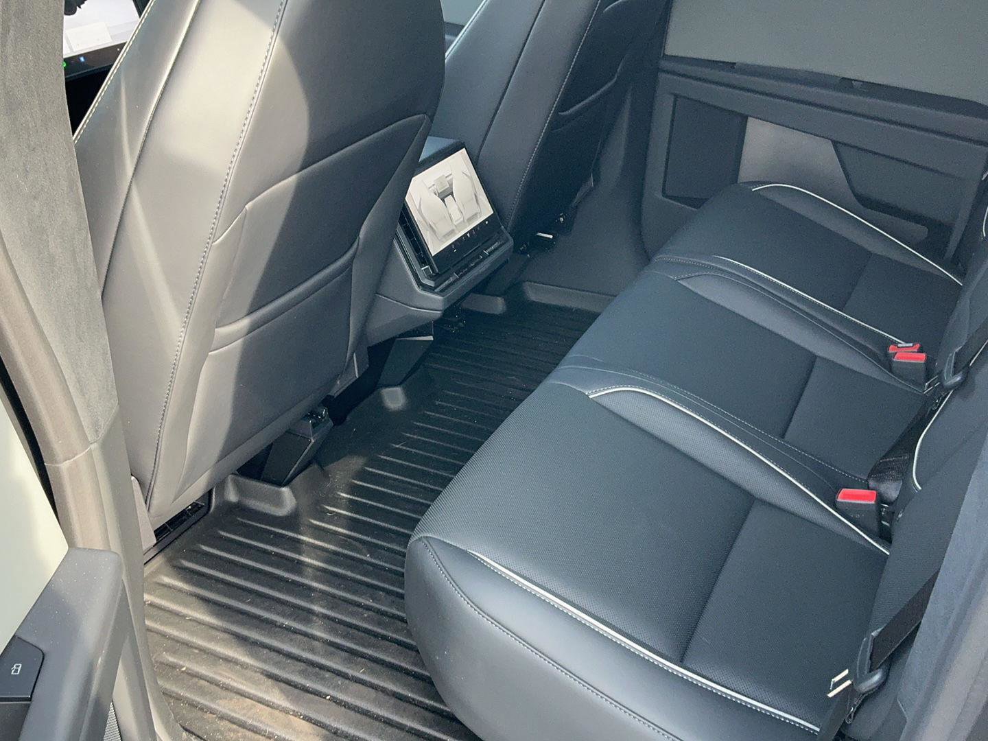 Used 2025 Tesla Cybertruck AWD Crew Cab image 23