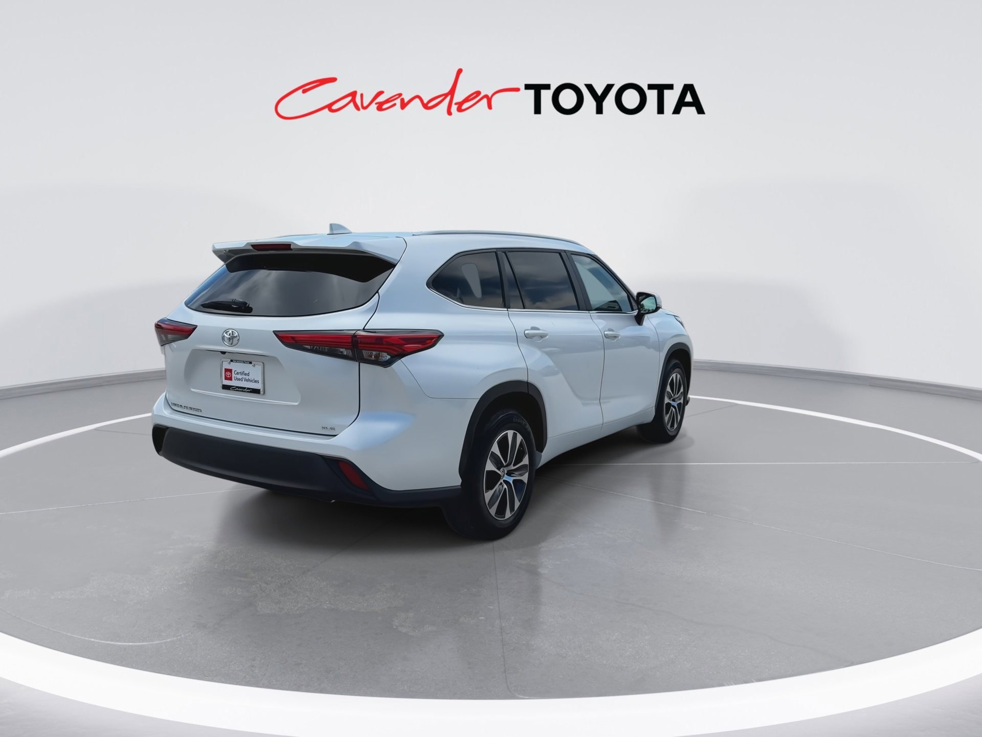 Used 2023 Toyota Highlander XLE FWD image 8