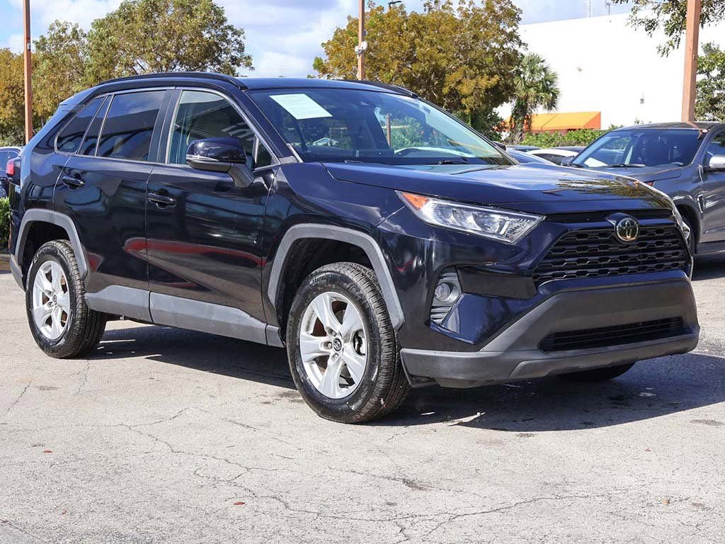 Used 2019 Toyota RAV4 XLE w/ Convenience Package FWD image 2