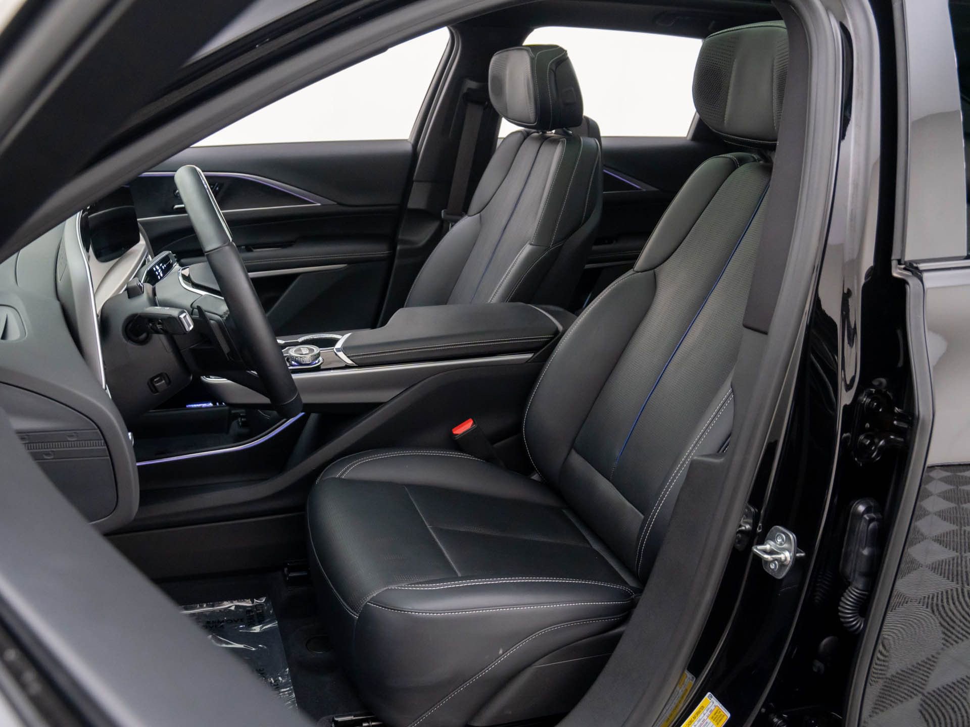 Certified 2025 Cadillac Lyriq Luxury w/ LPO, Floor Liner Package image 19