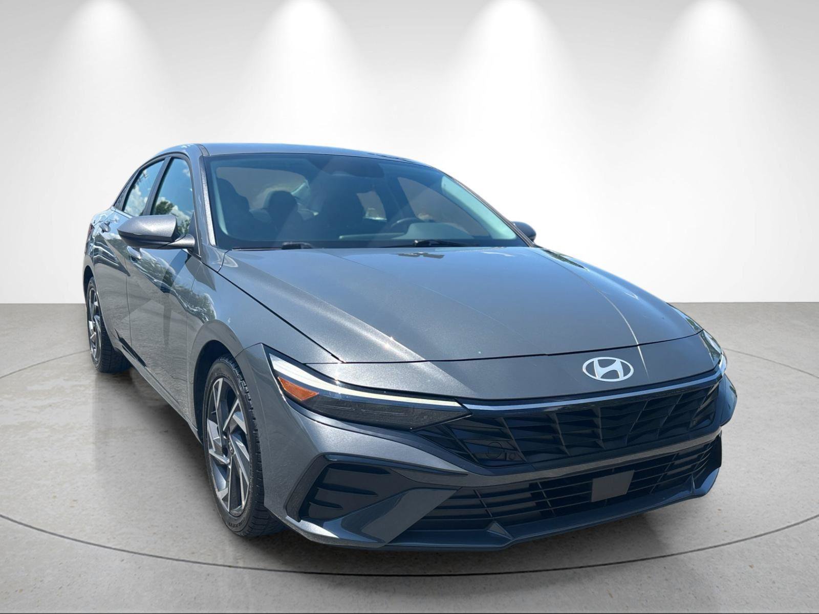 Used 2025 Hyundai Elantra SEL FWD image 7