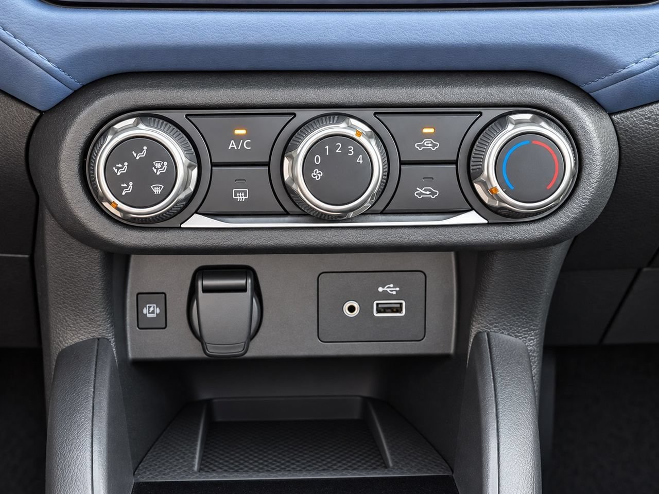 Used 2025 Nissan Versa SV FWD image 18