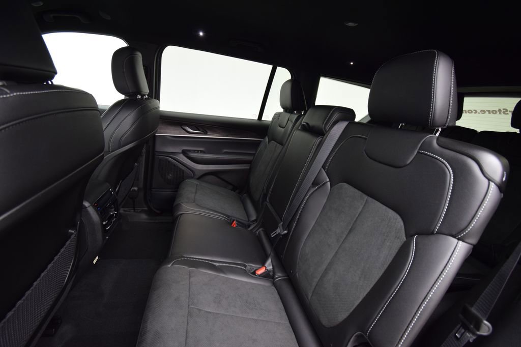 New 2026 Jeep Grand Cherokee L 4WD image 32