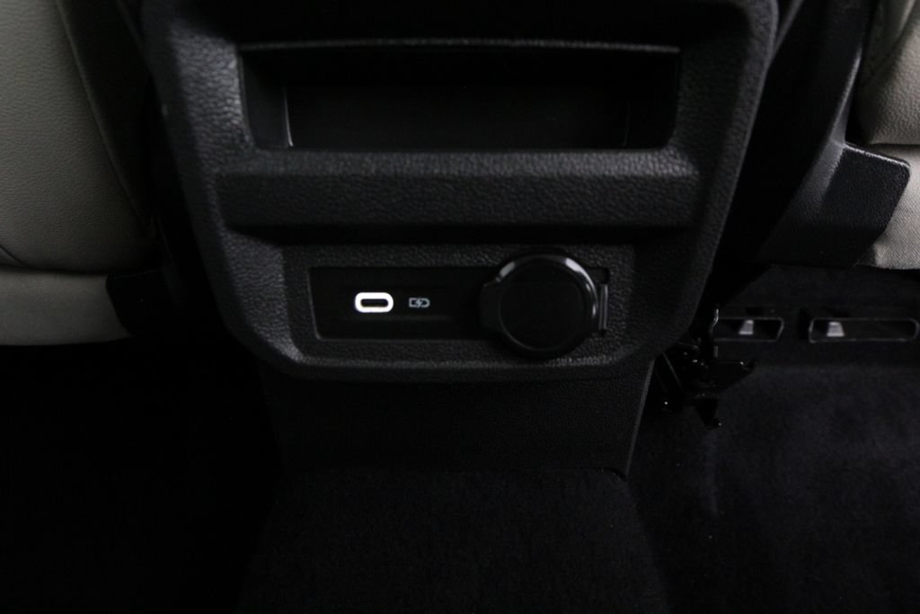 Used 2021 Volkswagen Tiguan SE w/ Panoramic Sunroof Package AWD/4WD image 43