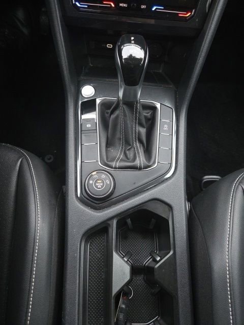 Used 2023 Volkswagen Tiguan SE w/ Panoramic Sunroof Package image 22