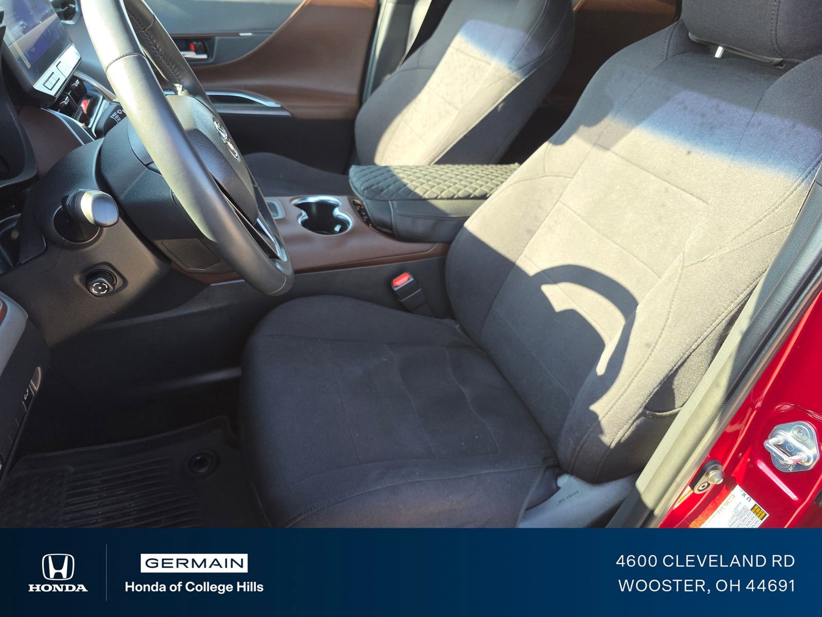 Used 2024 Toyota Venza XLE AWD/4WD image 22