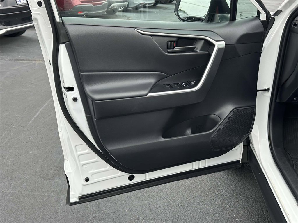 Used 2024 Toyota RAV4 LE image 5