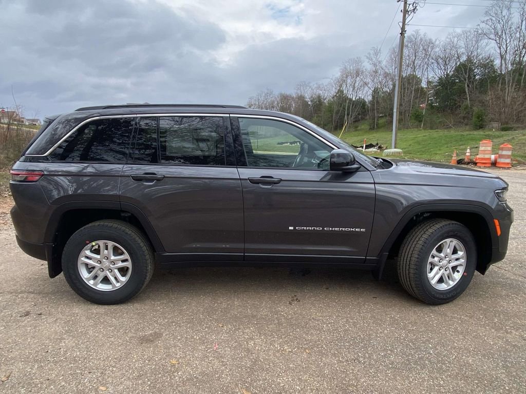 New 2025 Jeep Grand Cherokee Laredo w/ MOPAR Finishing Package image 31