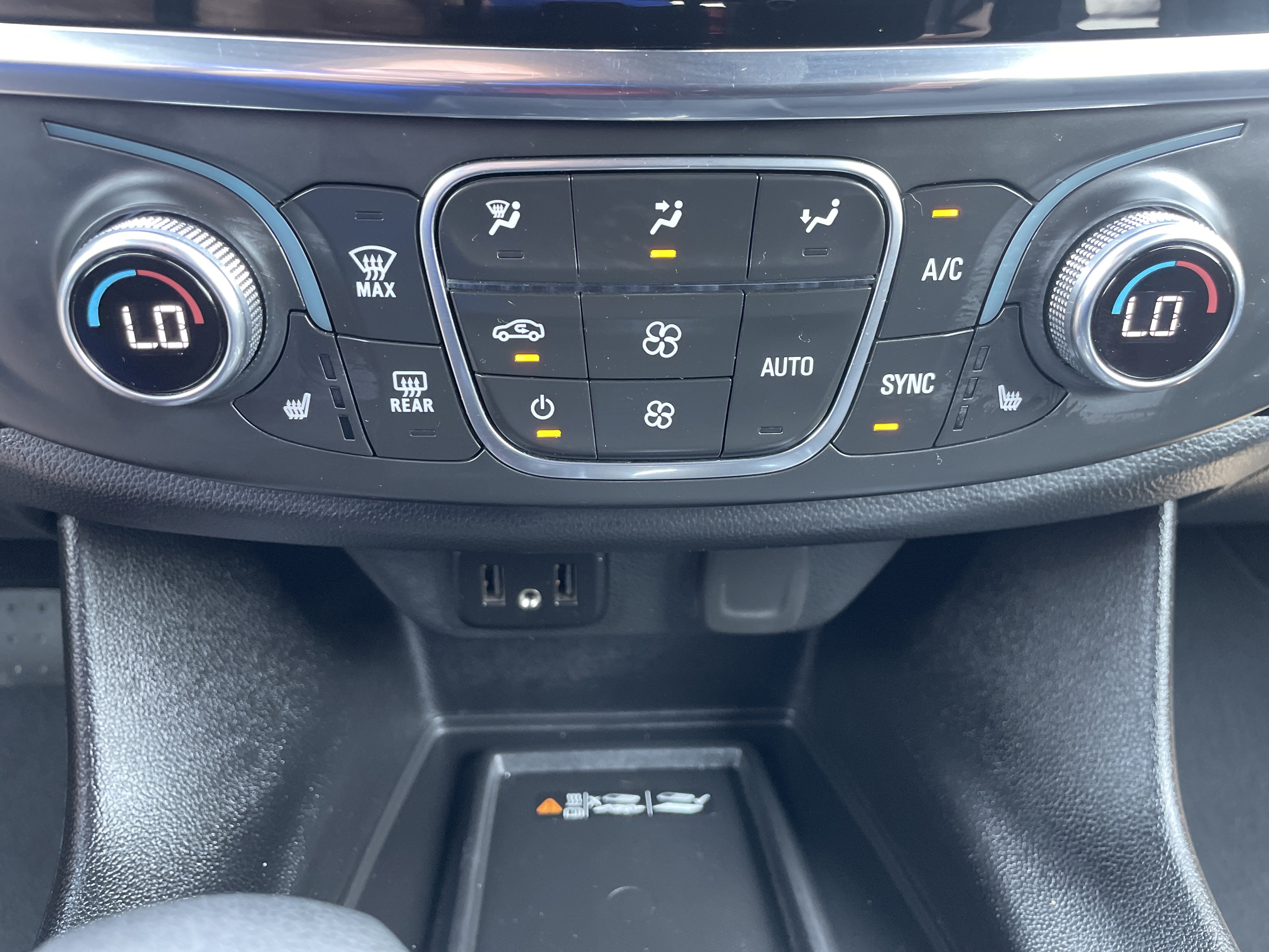 Used 2023 Chevrolet Traverse LT w/ Rear Camera Mirror Package AWD/4WD image 37