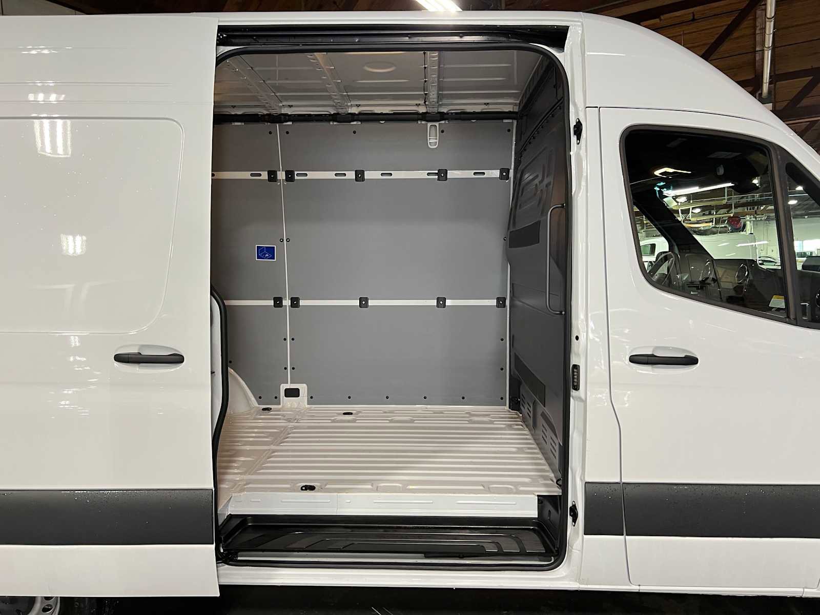 Used 2025 Mercedes-Benz Sprinter 2500 image 13