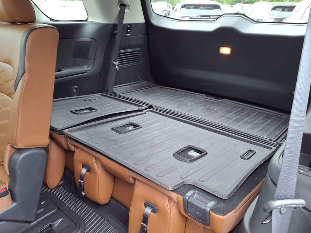 Used 2023 Nissan Pathfinder Platinum w/ Cargo Package AWD/4WD image 21