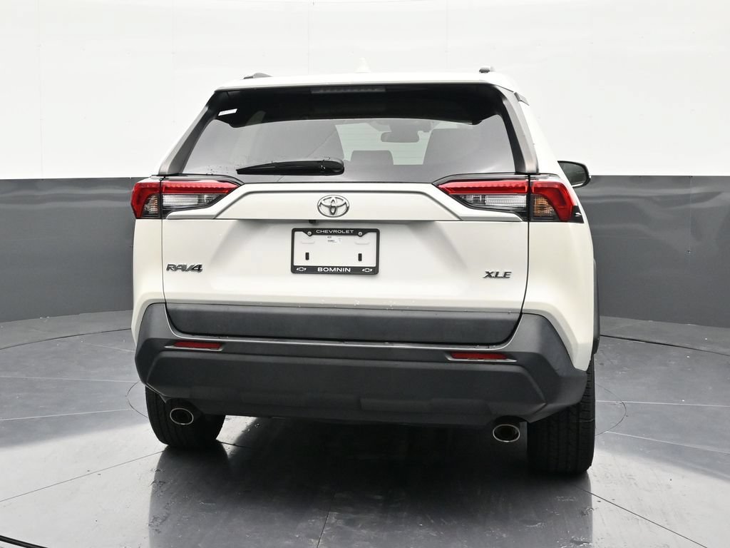 Used 2022 Toyota RAV4 XLE Premium FWD image 4