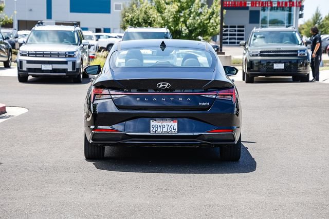 Certified 2022 Hyundai Elantra Limited FWD image 4
