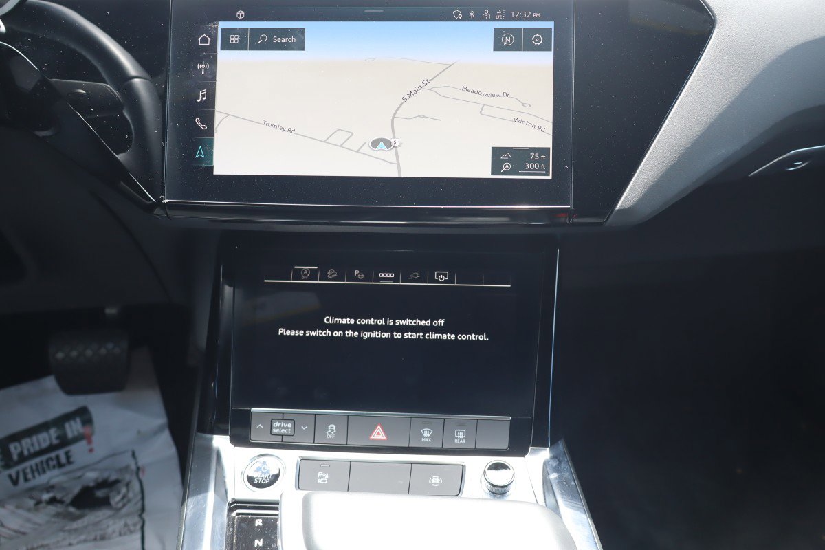 Used 2022 Audi e-tron Premium w/ Convenience Plus Package AWD/4WD image 11