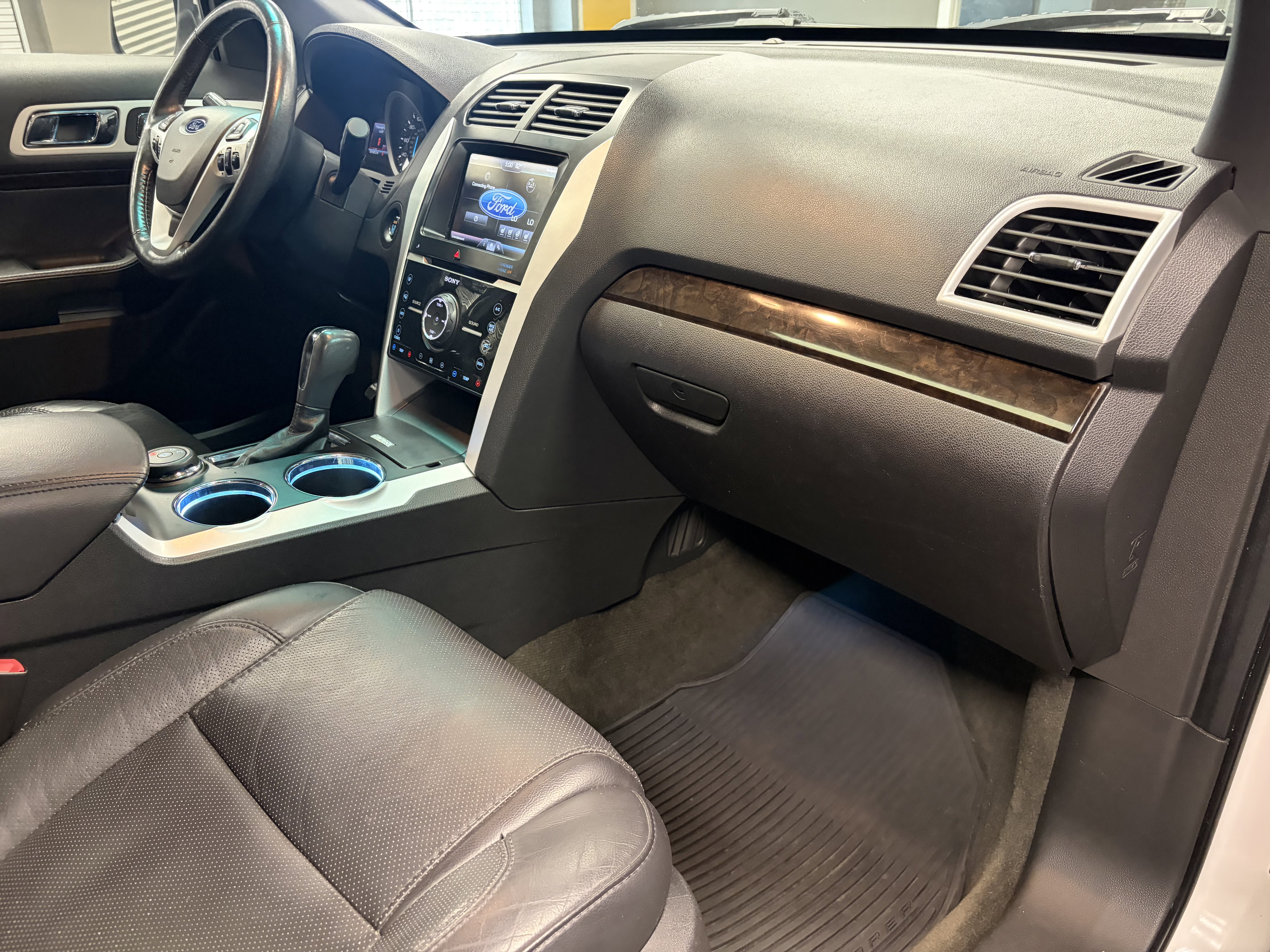 Used 2014 Ford Explorer Limited w/ Equipment Group 302A AWD/4WD image 12
