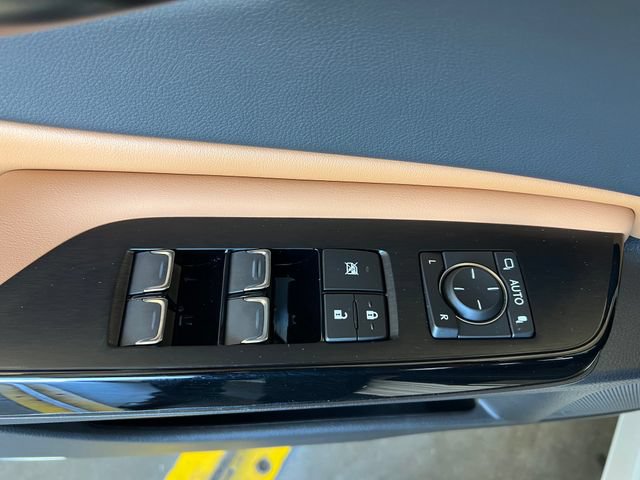 Used 2025 Lexus ES 300h w/ Premium Package FWD image 34