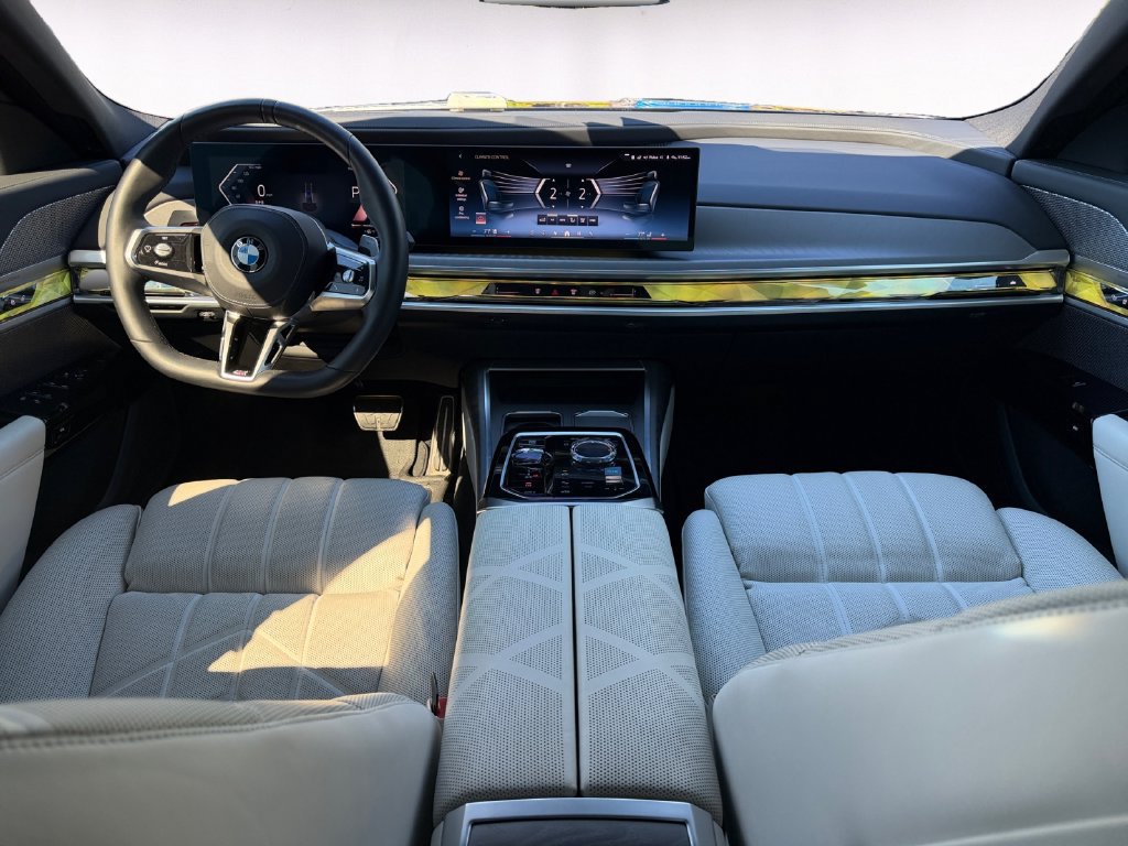 Used 2023 BMW 760i xDrive AWD/4WD image 10