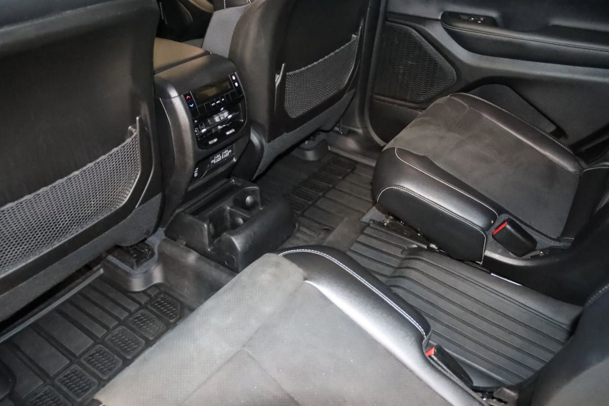 Used 2023 Jeep Grand Cherokee L Laredo AWD/4WD image 54