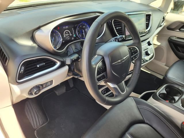 Used 2024 Chrysler Pacifica Touring-L FWD image 29