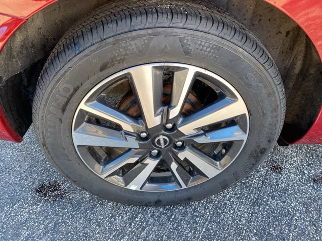 Used 2025 Nissan Versa SV FWD image 11