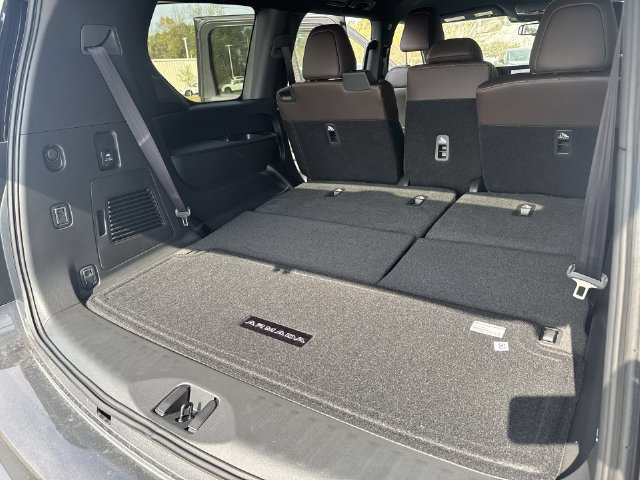 Used 2025 Nissan Armada SL AWD/4WD image 13