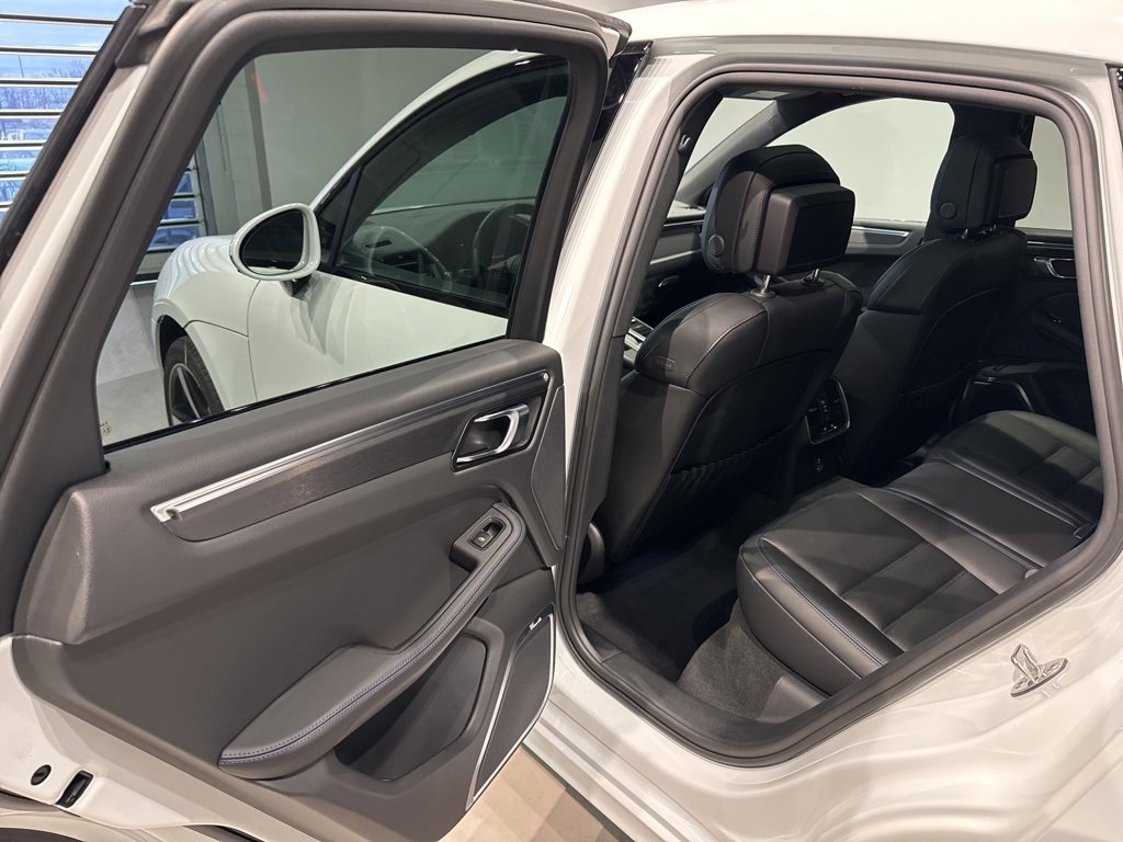 Used 2025 Porsche Macan GTS image 39