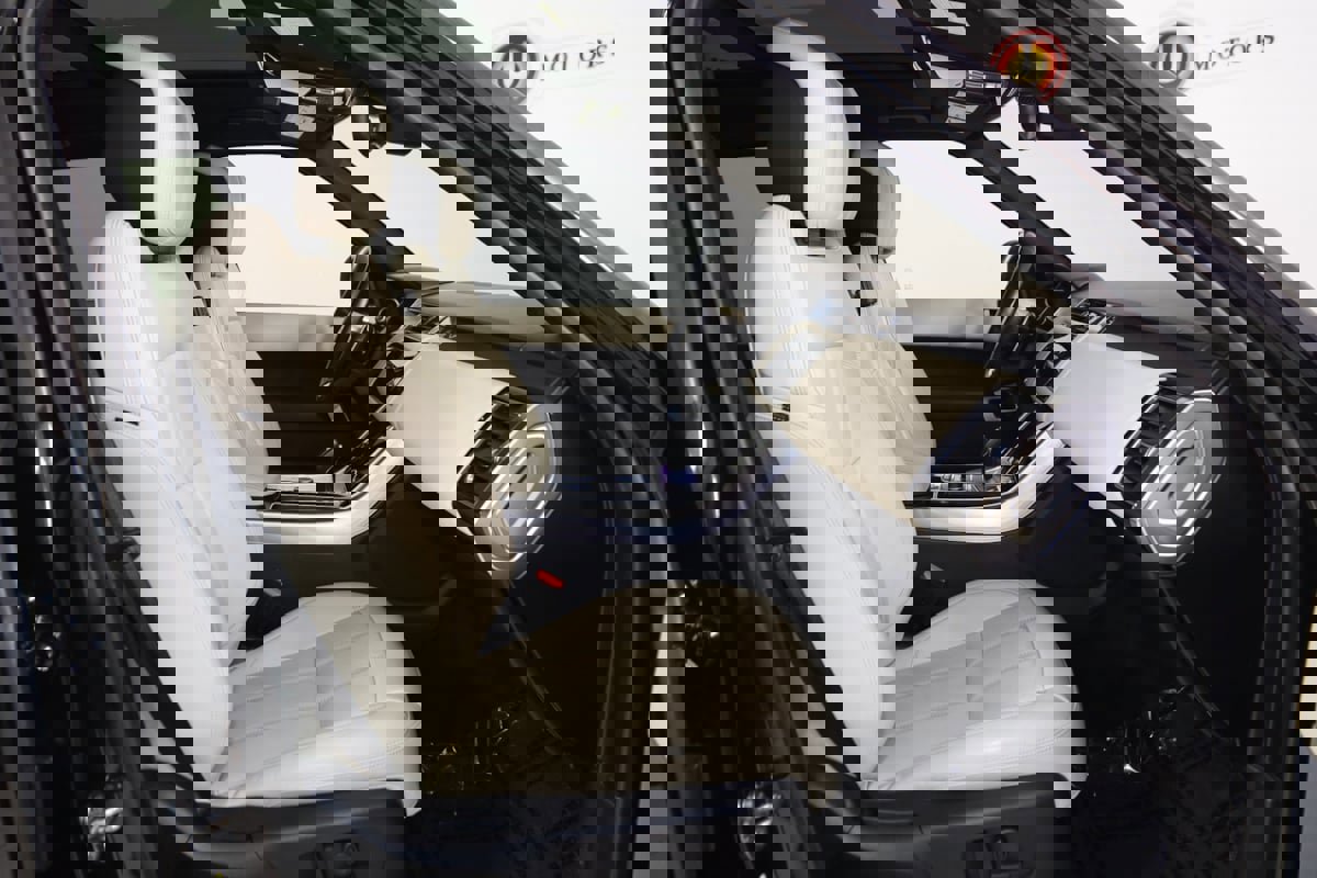 Used 2021 Land Rover Range Rover Sport HSE Silver Edition image 14