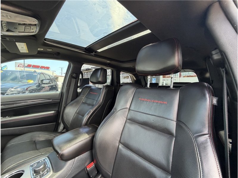 Used 2018 Jeep Grand Cherokee Trailhawk w/ Trailhawk Luxury Group AWD/4WD image 18