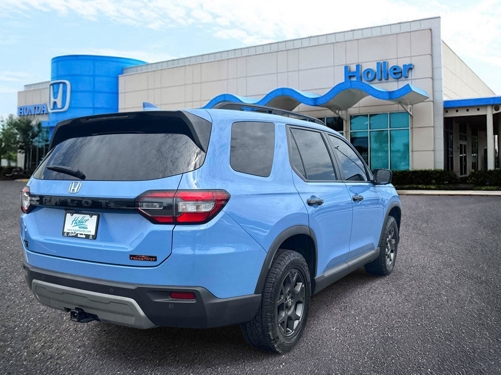 Used 2023 Honda Pilot TrailSport image 4