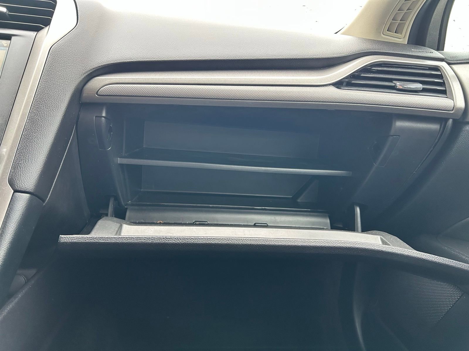 Used 2018 Ford Fusion SE w/ Fusion SE Technology Package image 22