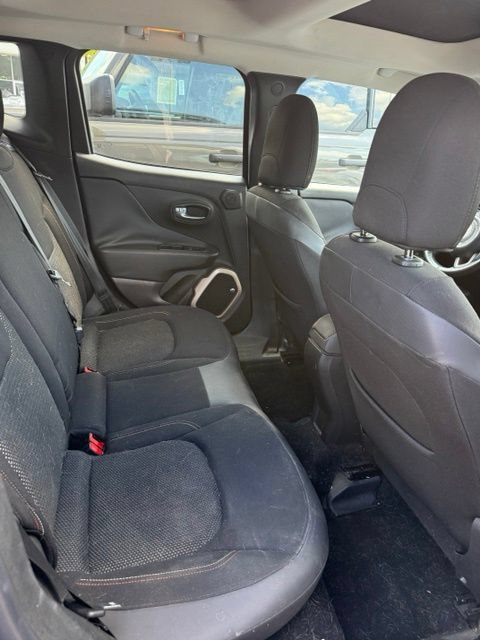 Used 2016 Jeep Renegade 75th Anniversary FWD image 9