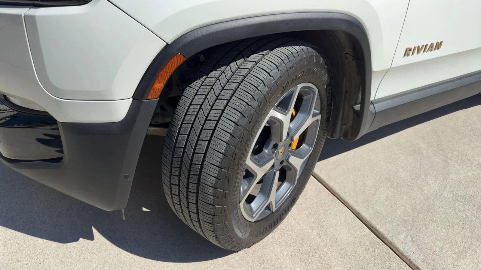 Used 2023 Rivian R1S Adventure image 6