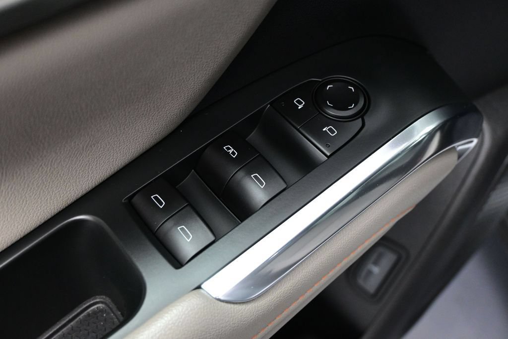 Used 2025 Chevrolet Traverse LT AWD/4WD image 13