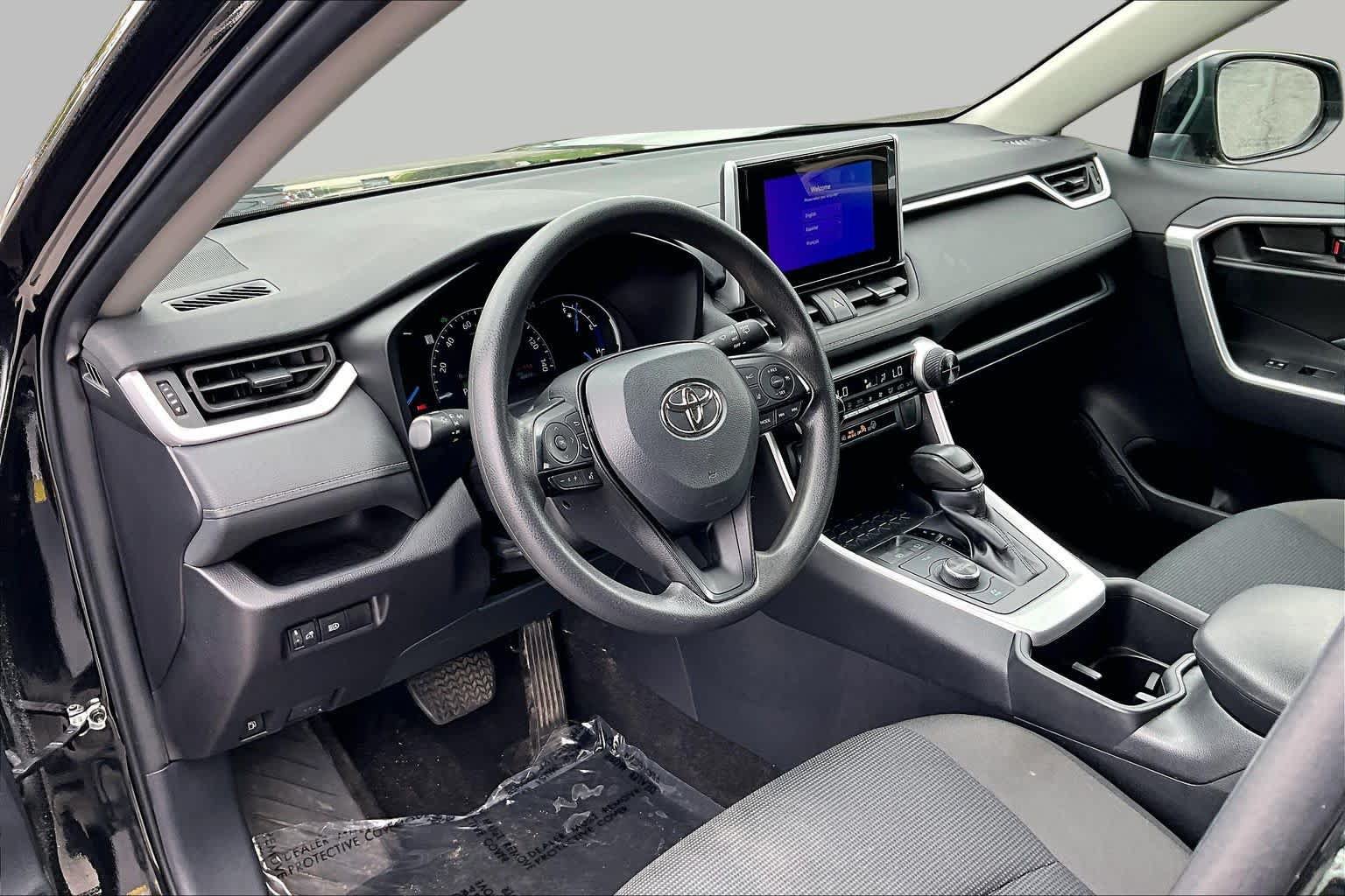 Used 2025 Toyota RAV4 LE AWD/4WD image 17