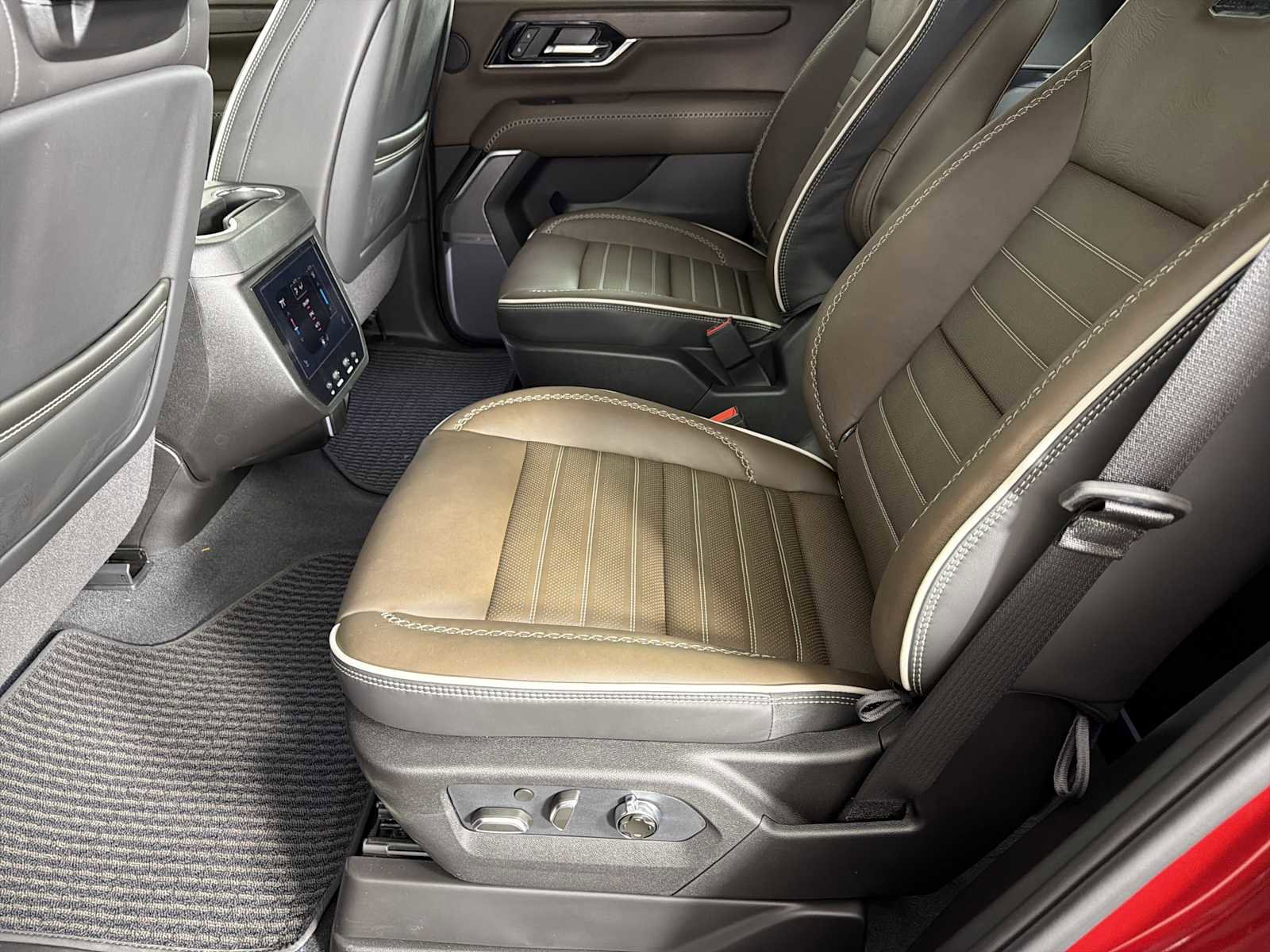New 2026 GMC Yukon Denali Ultimate AWD/4WD image 22
